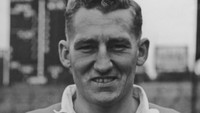 Roy Bentley juga mencetak 150 gol seperti Osgood, dan menempati posisi lima. Bentley berseragam Chelsea pada 1948–1956. (Foto: William Vanderson/Fox Photos/Hulton Archive/Getty Images)