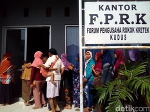 1.151 Buruh PR Gentong Gotri Kudus Terima Pesangon 25 Persen 1.151 Buruh PR Gentong Gotri Kudus Terima Pesangon 25 Persen