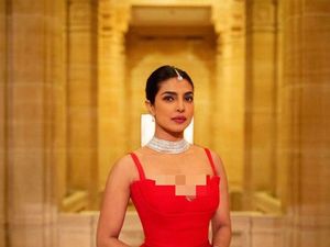 Terungkap Gaun Mewah Lain Priyanka Chopra Saat Pesta Resepsi