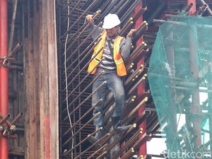 Darmin Sebut Pembangunan Infrastruktur Mahal karena Banyak Impornya