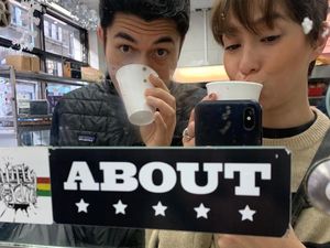 Momen Kulineran Seru ala Istri Henry Golding hingga Dennis Adishwara Momen Kulineran Seru ala Istri Henry Golding hingga Dennis Adishwara