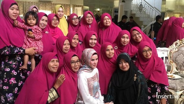 Angel Lelga gelar syukuran