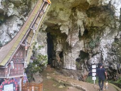 Jangan Ngaku Pernah ke Toraja Jika Belum ke Makam Gua Londa