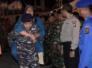 Begini Suasana Saat 432 Pengungsi dari Pulau Sebesi dan Sebuku Dievakuasi Begini Suasana Saat 432 Pengungsi dari Pulau Sebesi dan Sebuku Dievakuasi