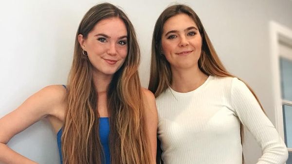 Transformasi Kembar Cantik yang Sembuh dari Jerawat Parah dalam 6 Bulan