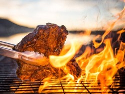 Api Arang untuk BBQ Bisa Dibuat dengan 5 Trik Ini