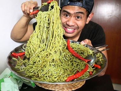 Serunya Tanboy Kun, Vlogger yang Hobi Mukbang Makanan Pedas