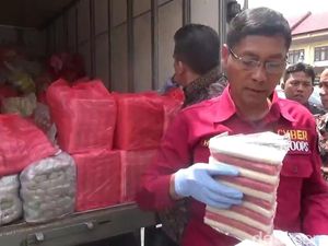 Mobil Boks Muat Sosis Tanpa Izin Edar Diamankan di Pasuruan