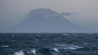 Cerita Nekad Windi di Pusaran 'Jarak Tembak' Anak Krakatau
