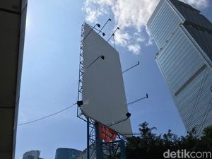 Foto Tsamara Amany Tak Ada Lagi di Reklame yang Disegel Foto Tsamara Amany Tak Ada Lagi di Reklame yang Disegel