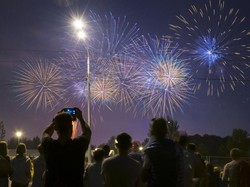 Tangkap Momen Perayaan Tahun Baru dengan Kecanggihan Smartphone Ini