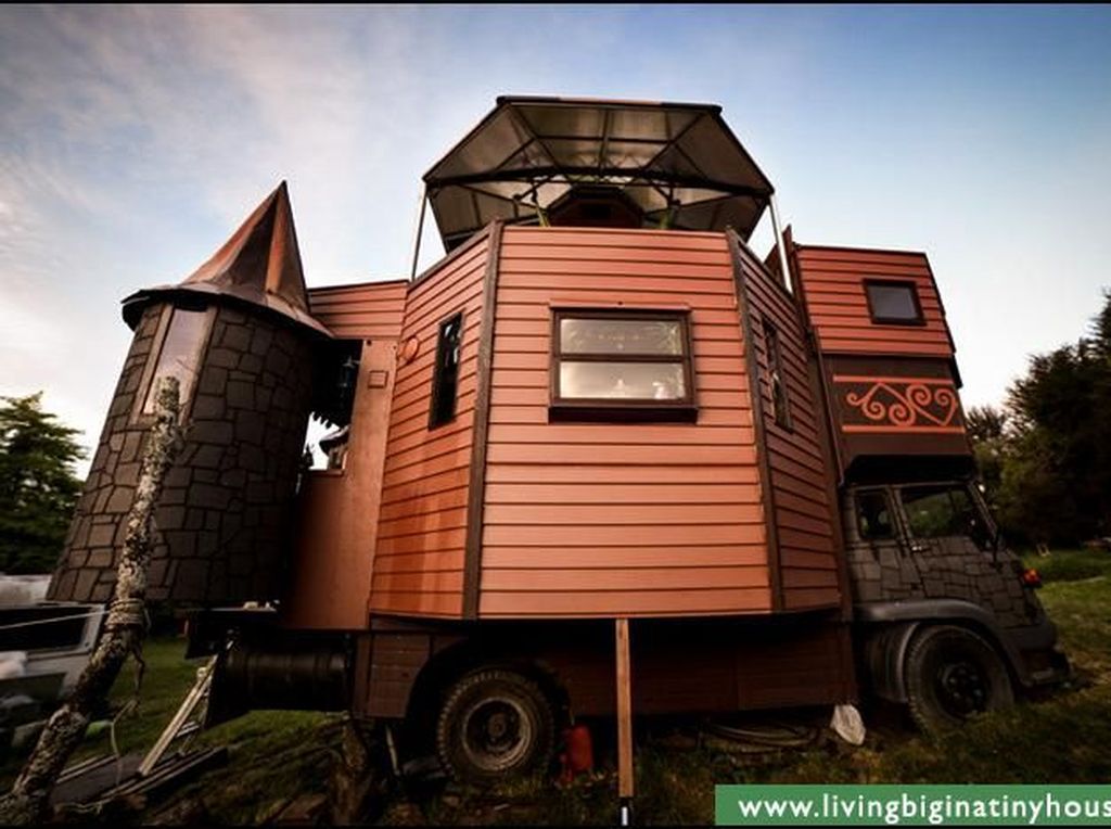 Bak Transformers, Truk yang Terlihat Usang Ini Bisa Berubah Jadi Istana Bak Transformers, Truk yang Terlihat Usang Ini Bisa Berubah Jadi Istana