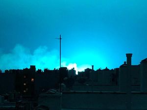 Cahaya Biru Muncul di Langit Malam, Otoritas New York: Bukan Alien! Cahaya Biru Muncul di Langit Malam, Otoritas New York: Bukan Alien!