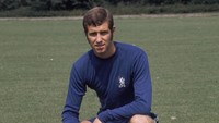 Di posisi enam ada sosok Peter Osgood, yang memperkuat Chelsea dalam dua periode yakni 1964–1974 & 1978–1979. Osgood menorehkan 150 gol. (Foto: Central Press/Getty Images)