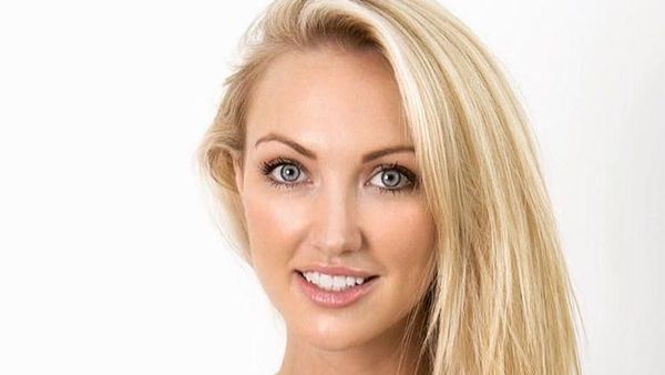 Foto: Wanita Cantik Ini Jadi Pebisnis Saat Siang, Malamnya Jadi Dokter