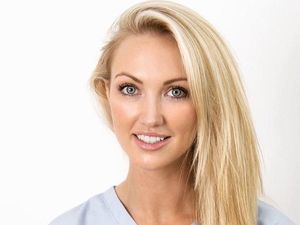 Foto: Wanita Cantik Ini Jadi Pebisnis Saat Siang, Malamnya Jadi Dokter