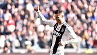 Cristiano Ronaldo mendapat suara terbanyak di antara barisan penyerang. Pada 2018, saat masih memperkuat Real Madrid, ia menjuarai Liga Champions dengan status sebagai top skorer. Foto: Denis Doyle/Getty Images