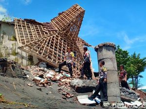 Awas, Abrasi di Pantai Lumajang Mengkhawatirkan