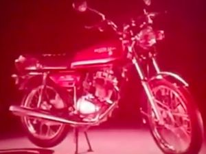 Kocaknya Iklan Jadul Motor Honda Honda GL Series Ini