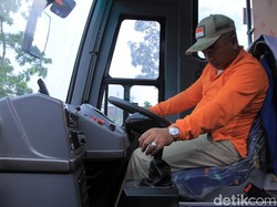 Rahmat Effendi Setir Sendiri Bus Hibah Kemenhub dari Cileunyi ke Bekasi