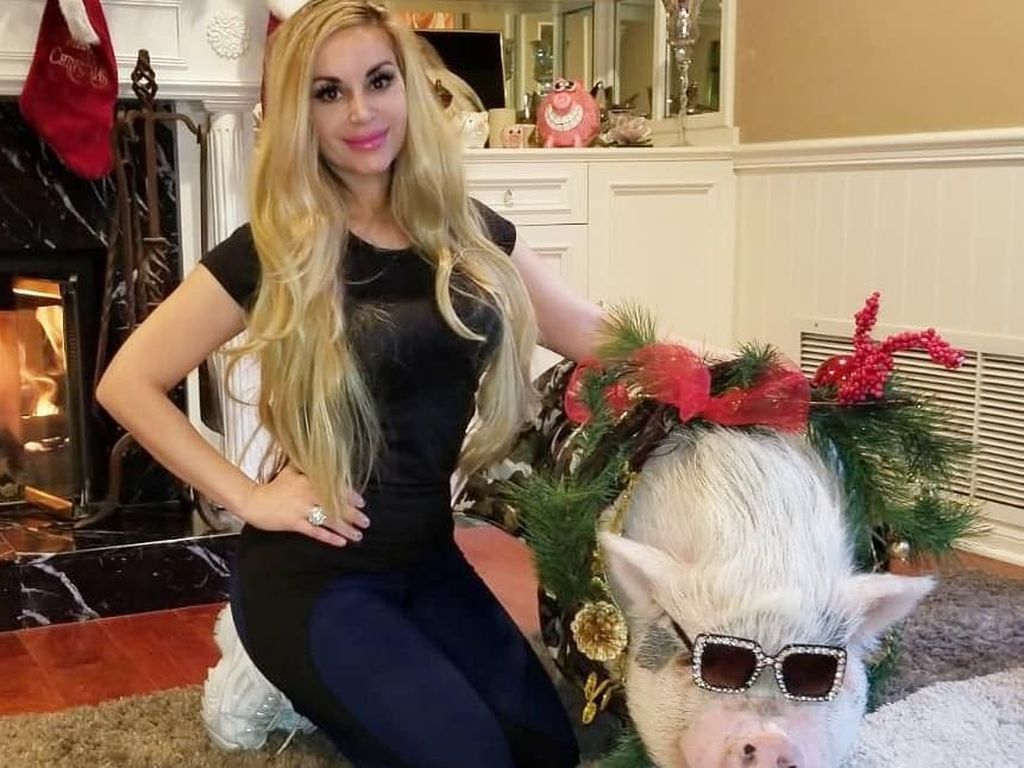 Foto: Marcela Iglesias, Si Seksi yang Hadiahi Babinya Kacamata Gucci