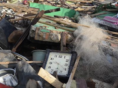 Jam Dinding Ini Menunjukan Waktu Terjadinya Tsunami