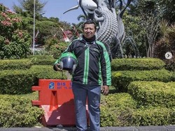 Cerita Driver Ojol yang Jalani Double Job Demi Sekolah Anak