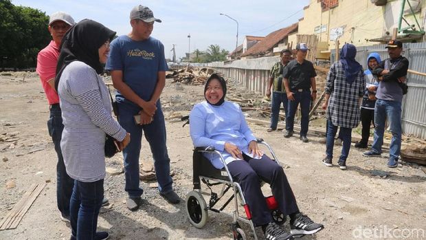 Doa Susi Pudjiastuti untuk Kesembuhan Walikota Surabaya Risma/ Foto: Amir Baihaqi
