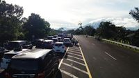 Penampakan Kemacetan Menuju Puncak H-3 Tahun Baru