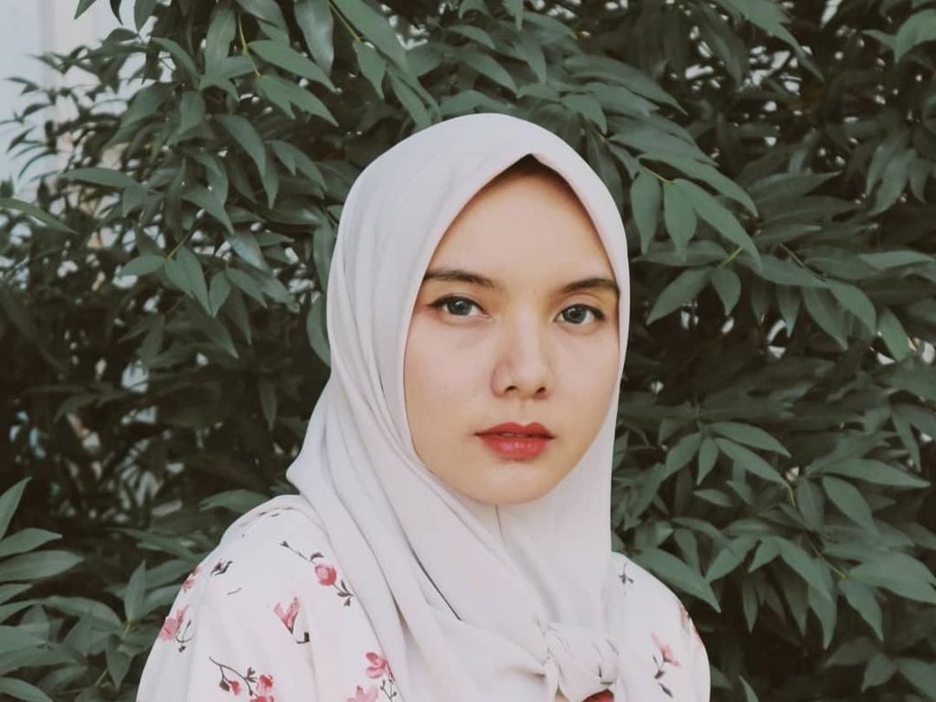 Tutorial Hijab Pakai Gantungan Kunci Bekas Ala Siti Hajar Riska