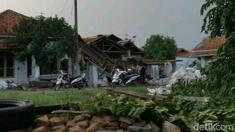 Dampak Puting Beliung di Cirebon, BPBD: 165 Rumah Rusak Dampak Puting Beliung di Cirebon, BPBD: 165 Rumah Rusak