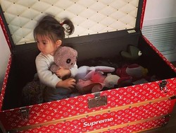 Posting Foto Putrinya Main di Kotak Rp 2,1 M, Aktor Ini Jadi Sensasi