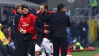 Higuain ditarik keluar di 10 menit terakhir pertandingan, untuk digantikan Fabio Borini. Foto: Marco Luzzani/Getty Images