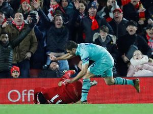 Liverpool Vs Arsenal: Ribut-Ribut Van Dijk dan Sokratis di Lorong Pemain