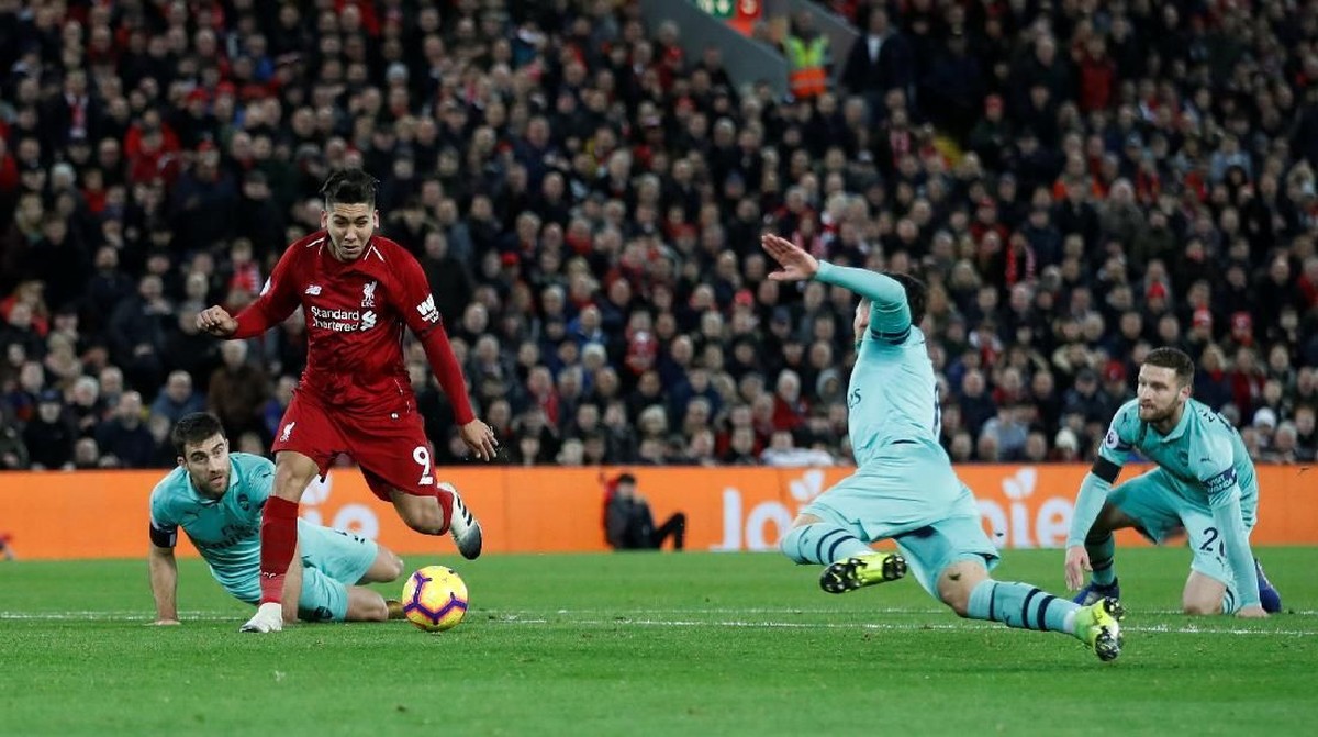Liverpool kalahkan Arsenal 5-1, Roberto Firmino bikin hat-trick (Carl Recine/Reuters)