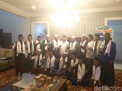 Ribuan Sarung Siap Dukung Maruf Amin di Pilpres 2019