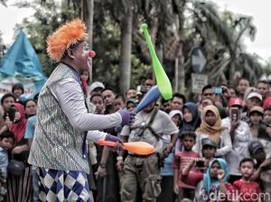 Atraksi Badut Galang Dana untuk Korban Tsunami Selat Sunda di CFD