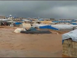 Video Hancurnya Tenda Pengungsi Suriah karena Banjir