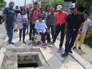 Masih Berkursi Roda, Risma Siap Operasikan Box Culvert Sememi Masih Berkursi Roda, Risma Siap Operasikan Box Culvert Sememi