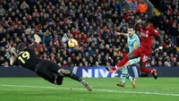 Sadio Mane memperbesar keunggulan Liverpool menjadi 3-1 di menit ke-45. Dia melesakkan gol usai menyambut umpan Mohamed Salah. (Foto: Carl Recine/Reuters)