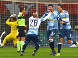 Namun, usaha Milan untuk bangkit tidak dimulai dengan baik. Publik San Siro terbungkam setelah SPAL membuka keunggulan di menit ke-13 melalui gol Andrea Pategna. Foto: Marco Luzzani/Getty Images