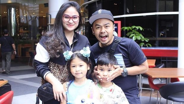 Terus Mesra Bersama Istri Wendi Cagur Kita Saling Butuh