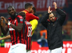 Meski telah mengakhiri masa paceklik gol, Higuain belum aman dari rumor. Eks penggawa Real Madrid dan Napoli itu disebut-sebut menuju pintu keluar San Siro untuk dibarter dengan striker Chelsea Alvaro Morata di bursa transfer Januari. Foto: Marco Luzzani/Getty Images