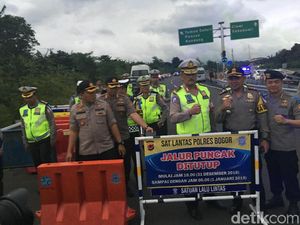 Kakorlantas Tutup Jalur Arah Puncak Jelang Malam Tahun Baru Kakorlantas Tutup Jalur Arah Puncak Jelang Malam Tahun Baru