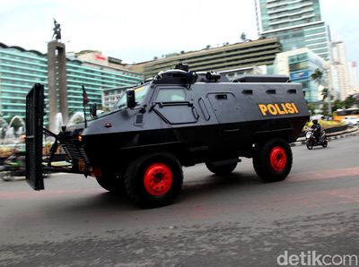 Polisi Kerahkan Kendaraan Taktis di Bundaran HI