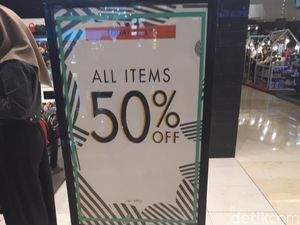 Serbu Gelaran Sale Guess yang Diskon All Item 50% di Kota Kasablanka