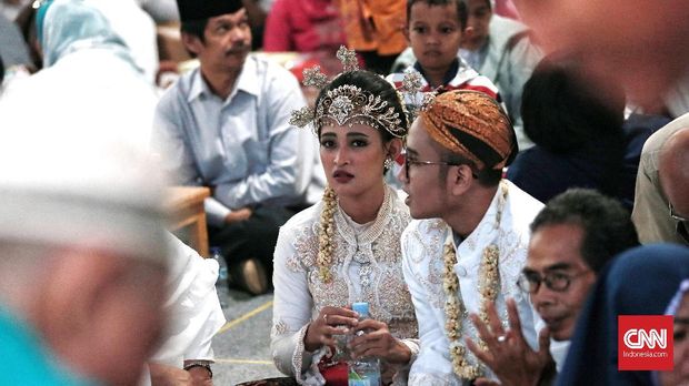 Salah satu peserta acara nikah massal.