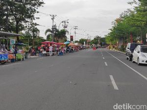 Pantai Losari Mulai Dipadati Warga untuk Rayakan Tahun Baru