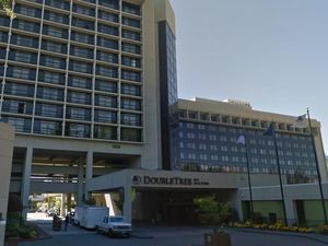 Mengusir Tamu Kulit Hitam, 2 Staf Hotel DoubleTree Portland Dipecat