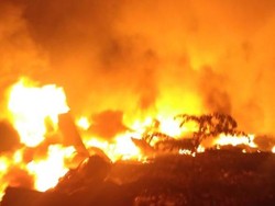 Gudang Barang Bekas di Jaktim Terbakar, Kerugian Rp 200 Juta